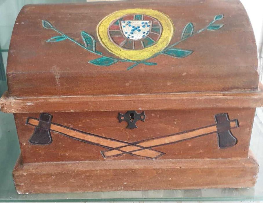 Baú  decorativo antigo, peça única