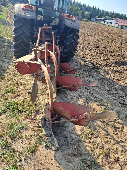 Плуг 3х корпусний