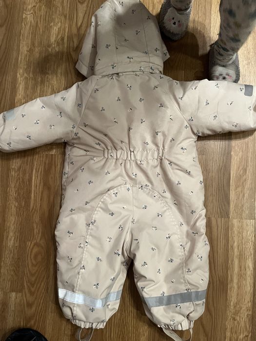 Продам зимовий дитячий комбінезон для дівчинки