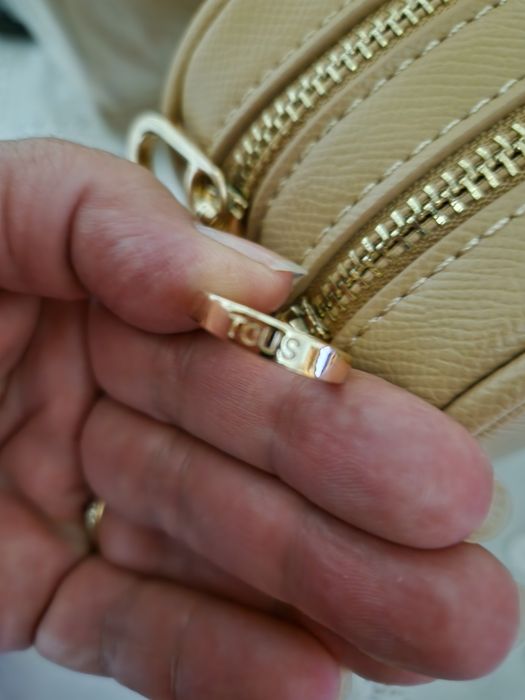 Mala Tous a tiracolo