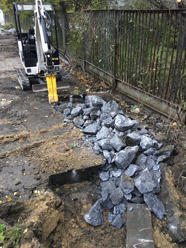 Autolaweta, Minikoparka Bobcat, kucie młotem hydraulicznym !