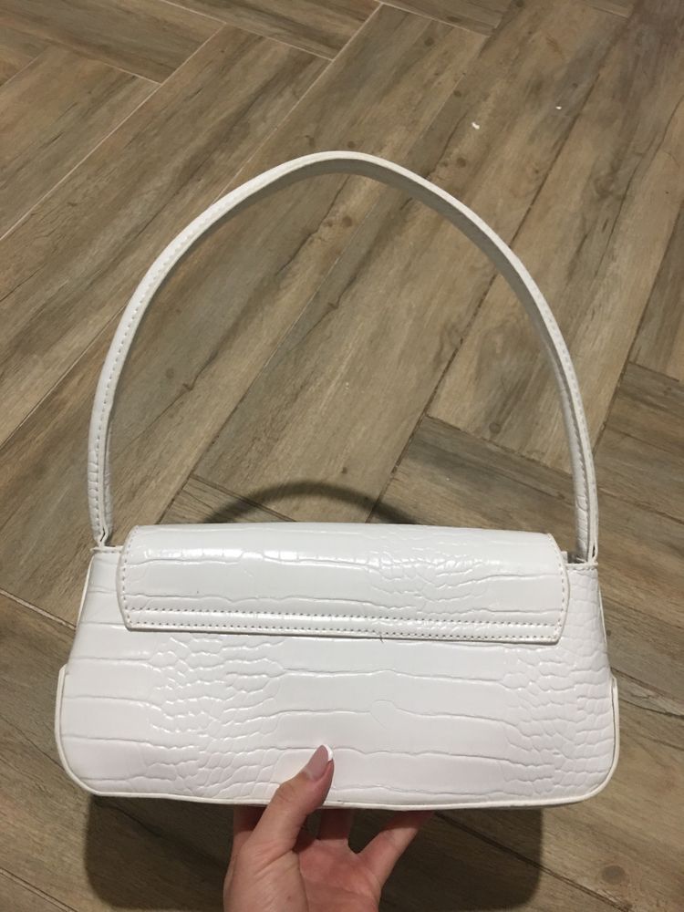 Біла жіноча сумка