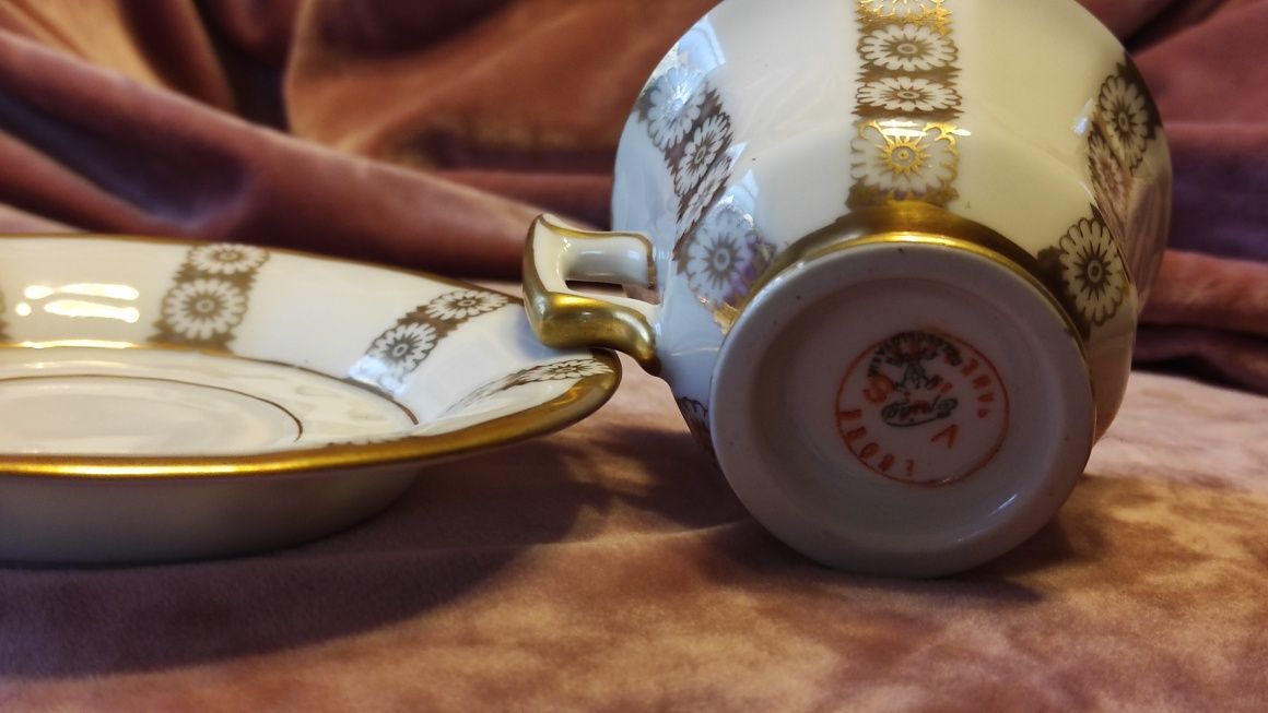 Antyk. Przepiękna kolekcjonerska filiżanka bogato złocona porcelana