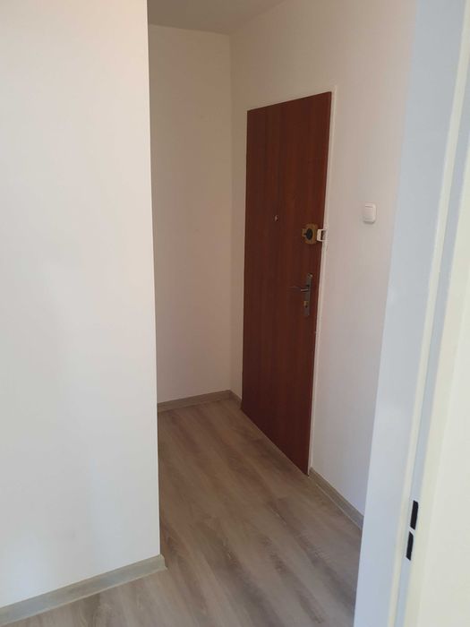 Sprzedam mieszkanie po częściowym remoncie w bloku w centrum Białogar