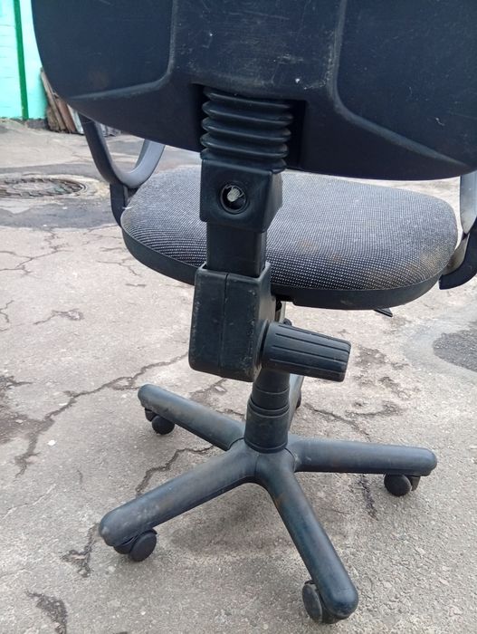 Стул компьютерный 2 штуки