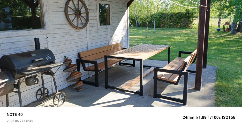 Zestaw mebli ogrodowych ławki i stół