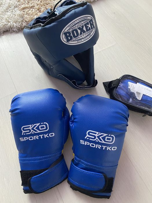 Набір для боксу (перчатки, шолом, бинти)