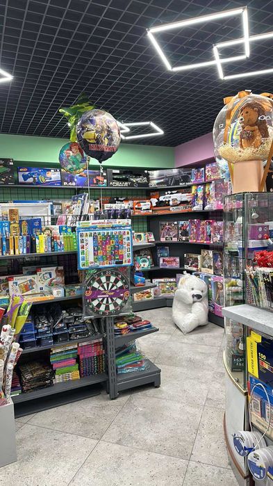 Торговые стеллажи. Касса. Прилавок. Торговое оборудование. Витрина