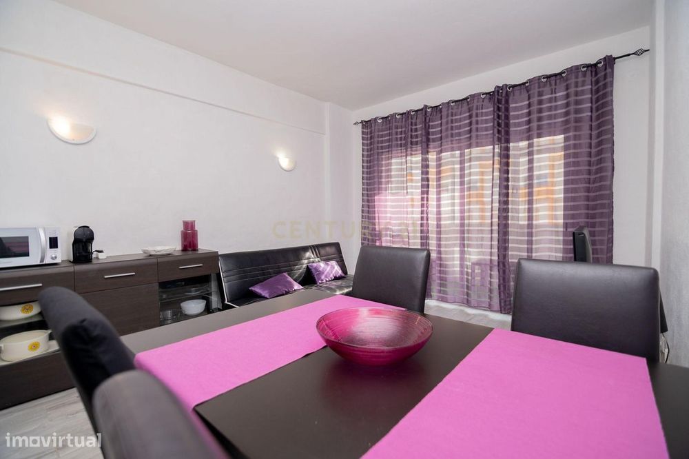 Apartamento Totalmente Remodelado Com Amplas Varandas A Passos Da Prai