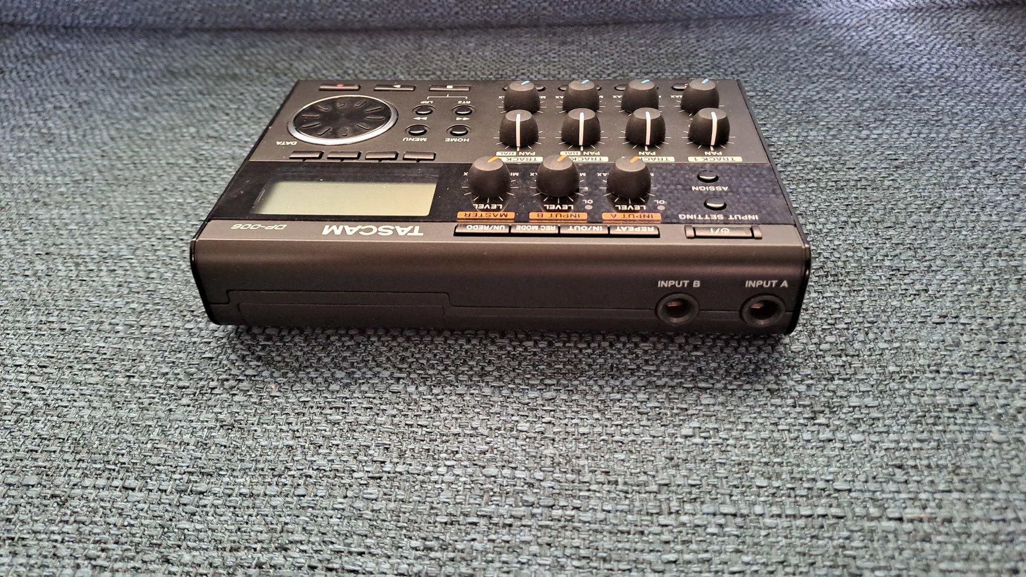 Tascam DP-006 z zasilaczem, wielosladowe studio kompaktowe