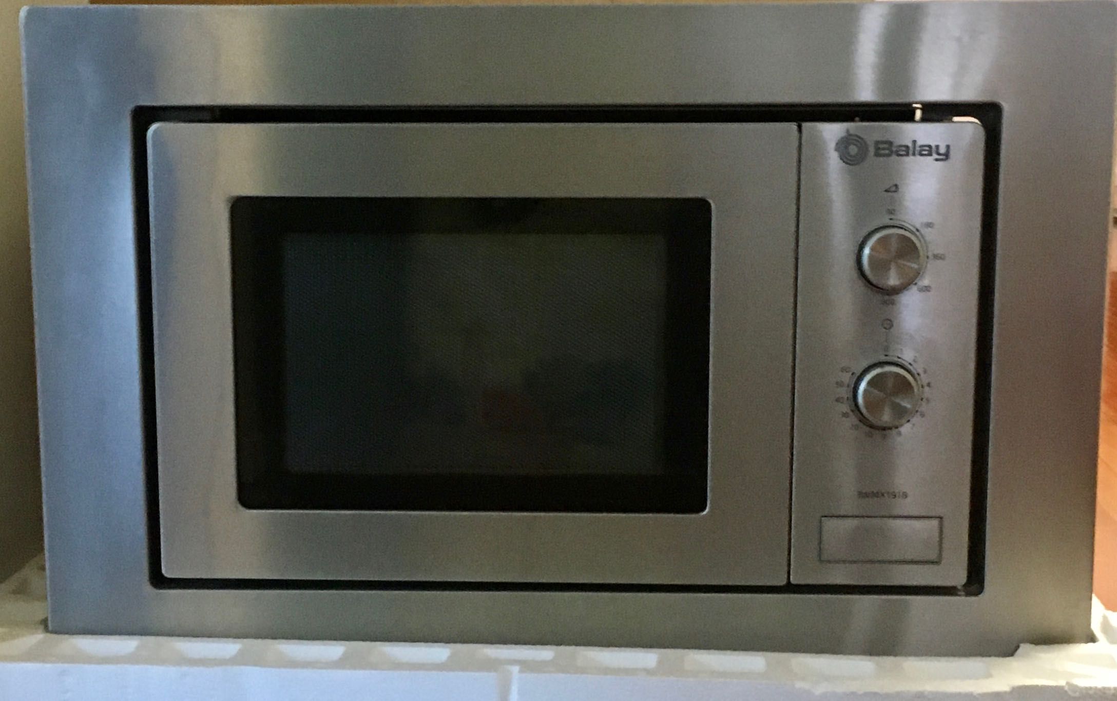 Microondas Balay em inox (encastrar)