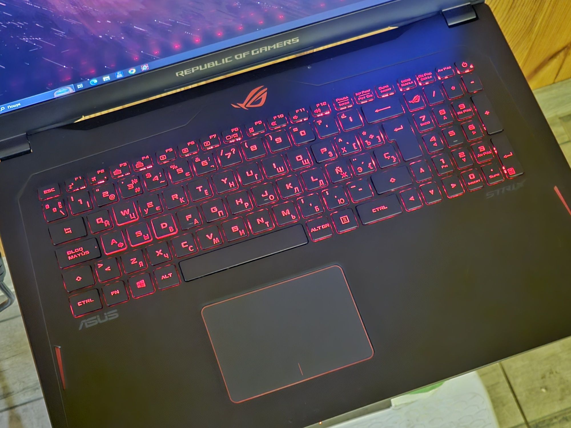 Asus Strix 17.3"/Ryzen 7 8 ядер/RX 580/RAM 16GB/SSD 512GB