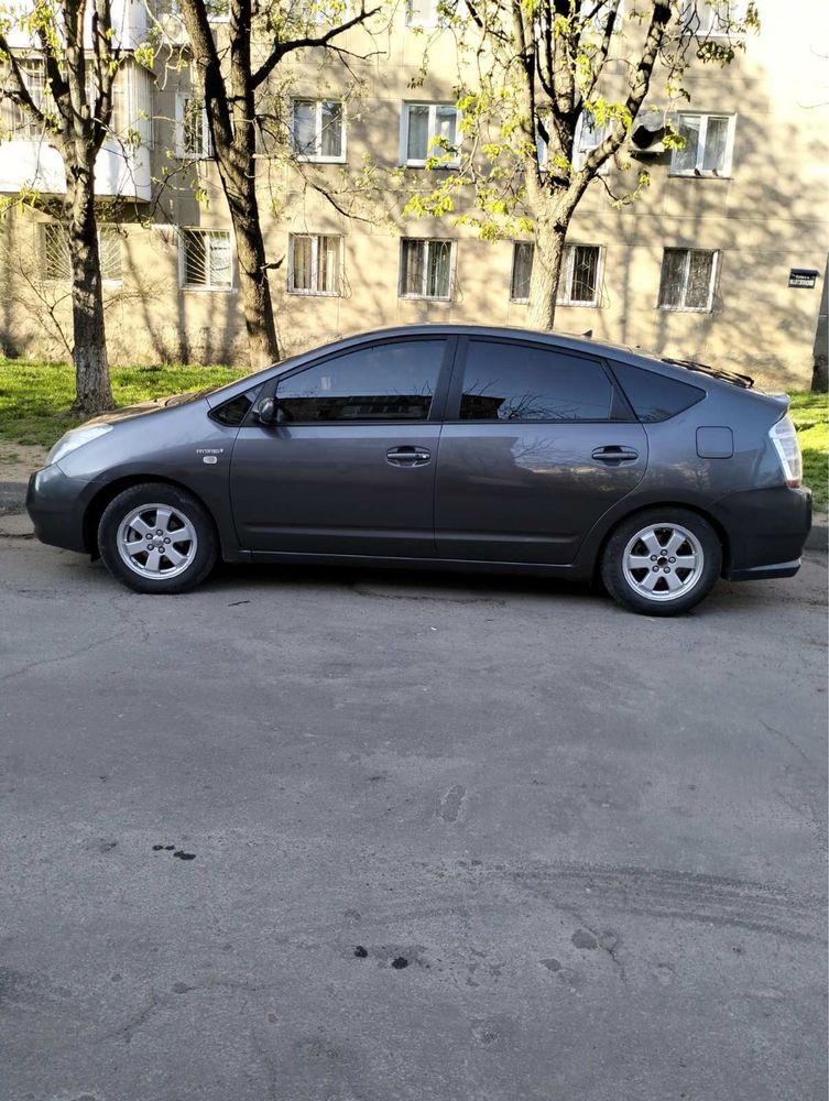 Продам Toyota prius 20