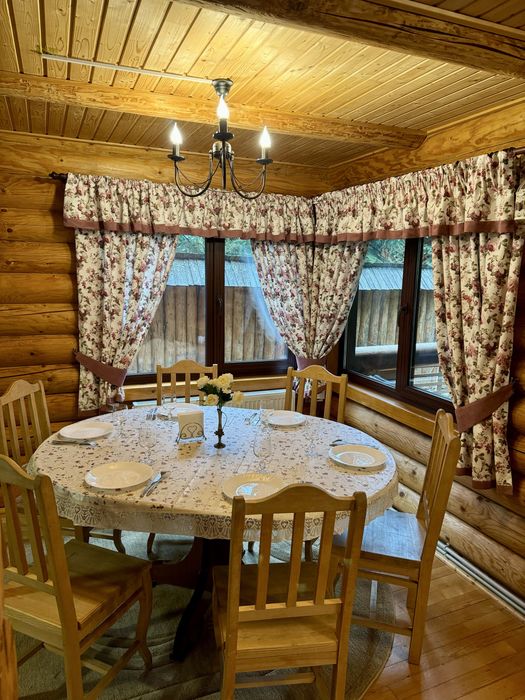 Затишний котедж на 6-8 гостей с гарним розташуванням біля лісу