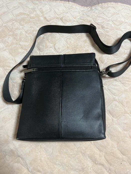 Чоловіча шкіряна фірмова сумка через плече.