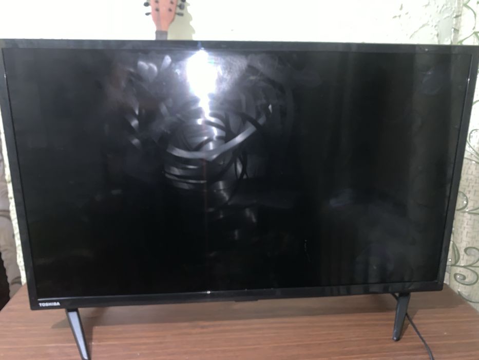 Продам 2 телика на запчасти один 32дюйма второй 40