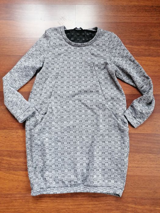 Rozm. M, Szara sukienka bombka z długim rękawem