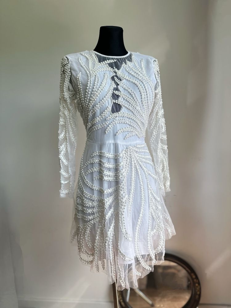 Asos luxe a star is born biała cekinowa sukienka mini 44 xxl 42 xl