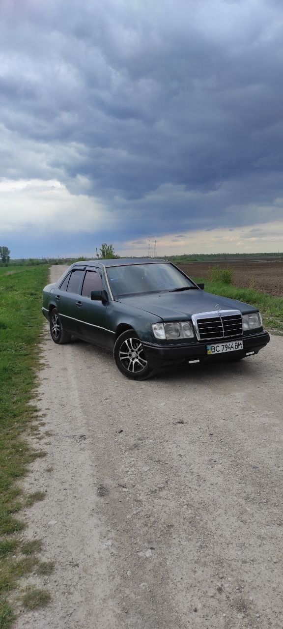 Продам Mercedes w124 200D