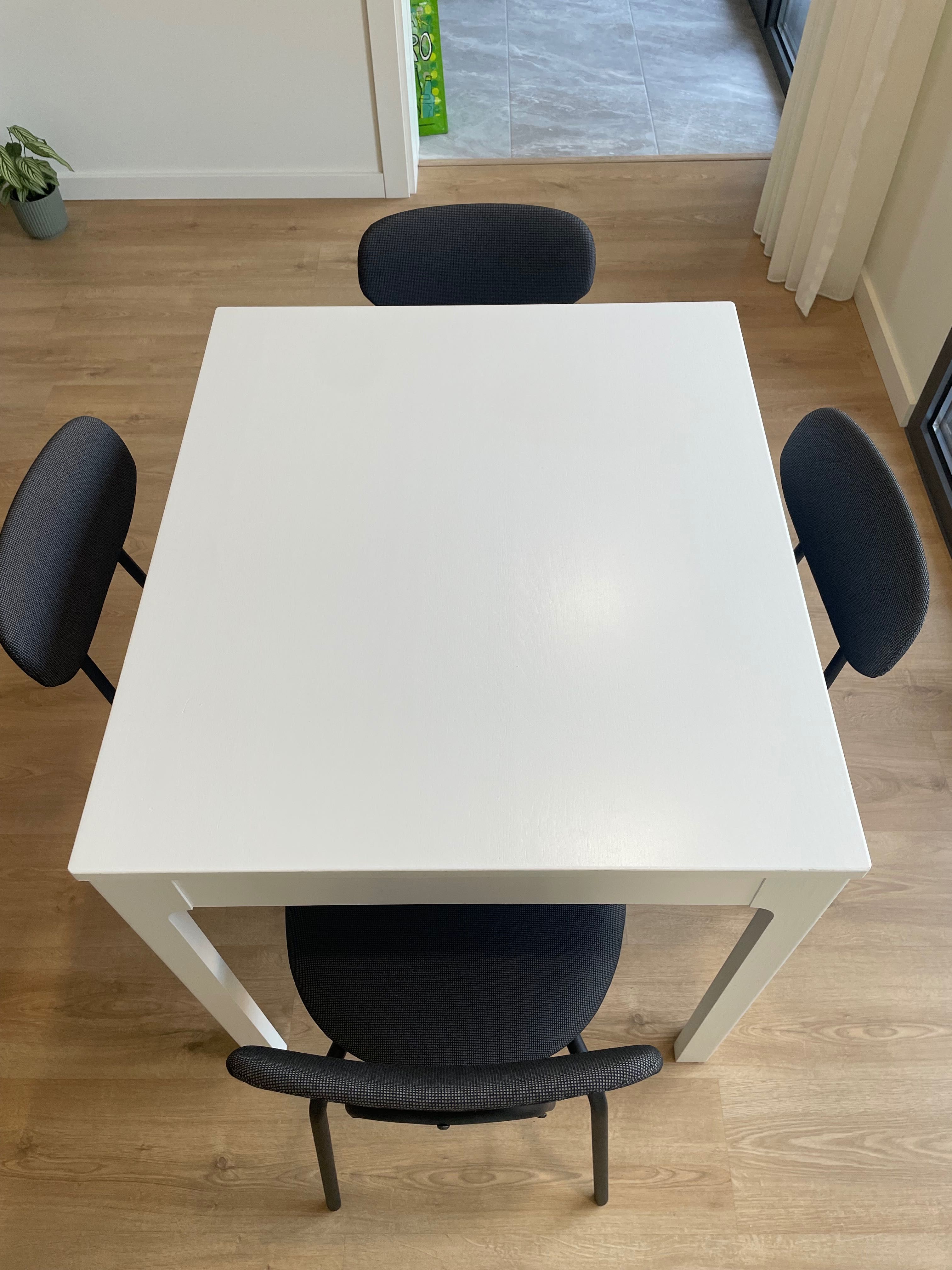 Mesa Ekedalen extensível e cadeiras Ostano