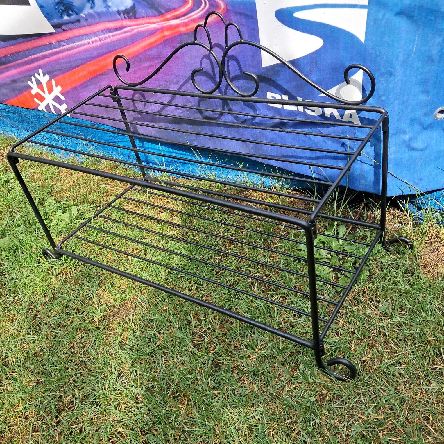Sprzedam półkę na buty metalową  60 x 30 i  wys.30 cm