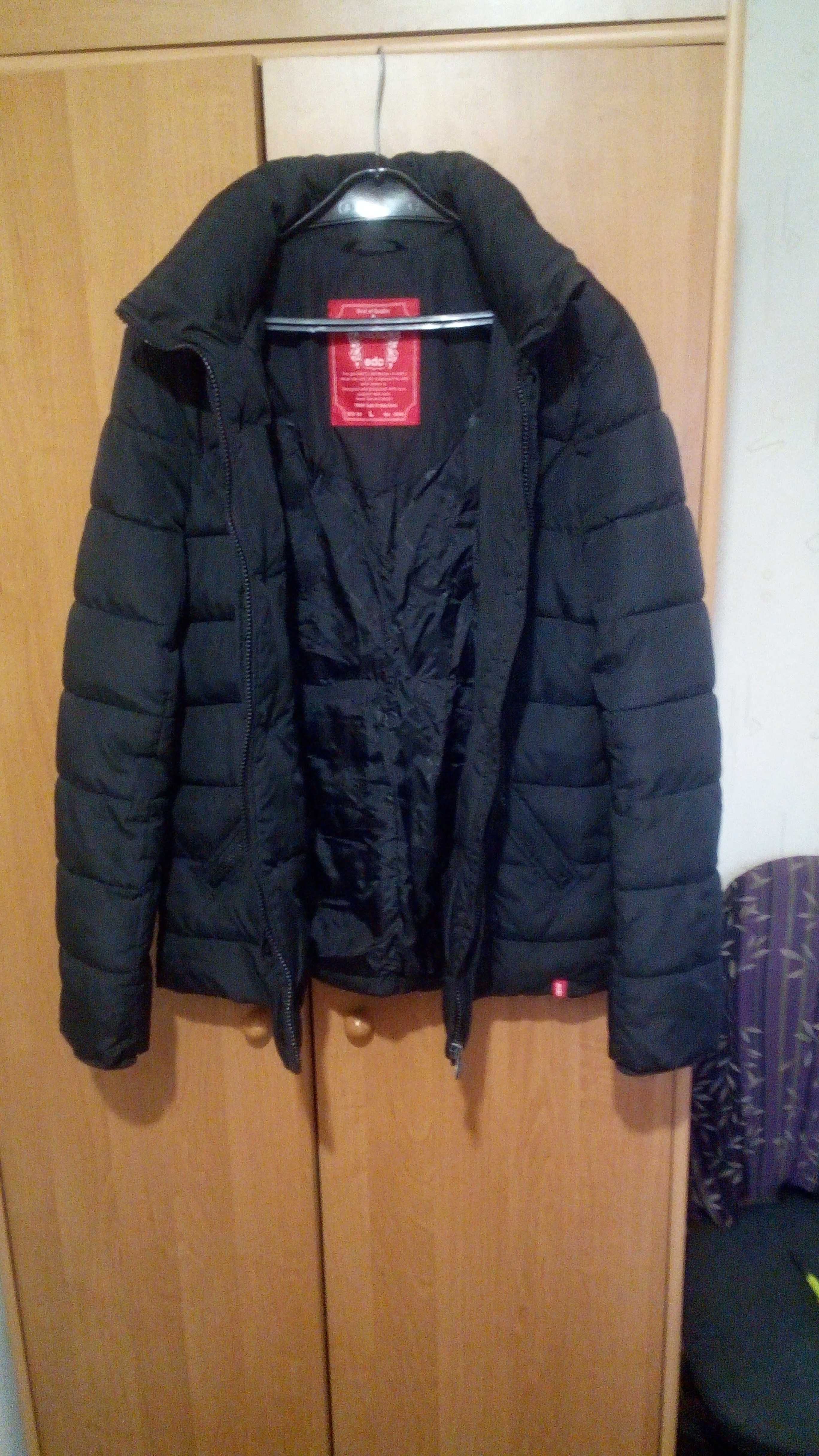 Продается женская фирменная  куртка  edc короткая демисезонная черная