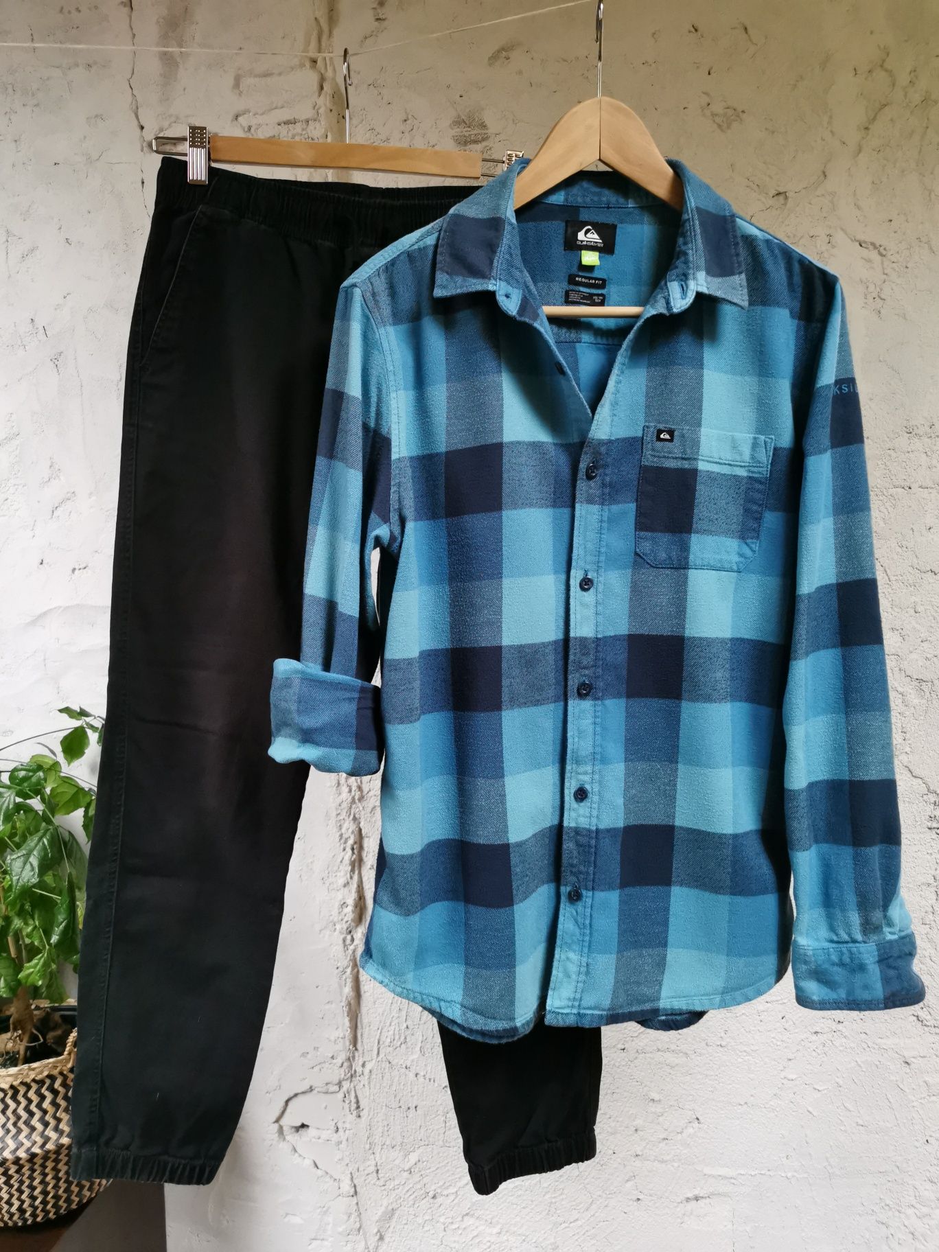 Męska koszula Quiksilver XS + czarne spodnie H&M r. 164 cm