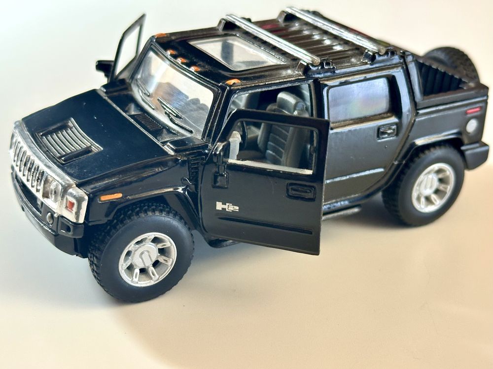 Carro Miniatura Hummer H2 SUV 2005 – Escala 1:36