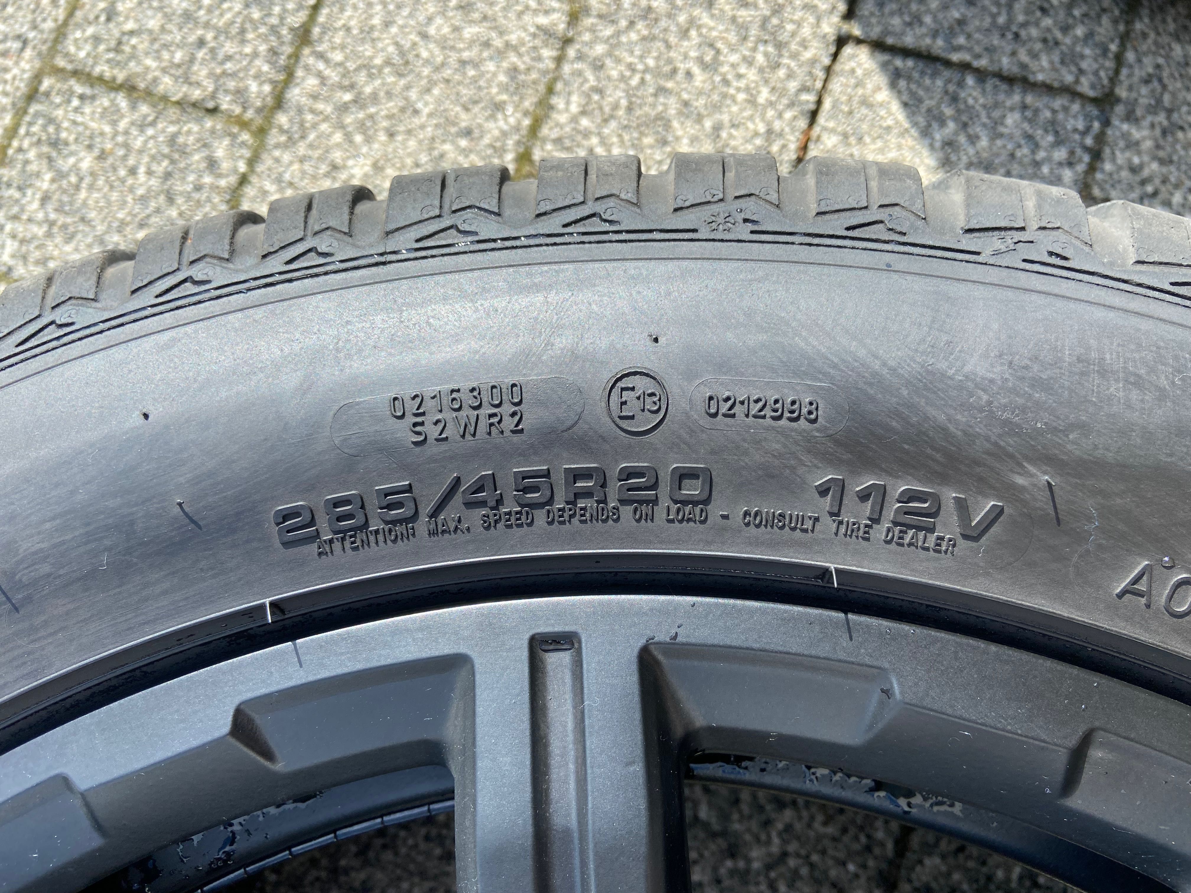 Audi Q7 285/45R20 oryginalne felgi Audi Zimowe czarne półmat