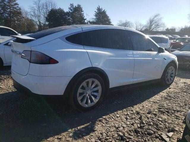 2018 року Tesla Model X