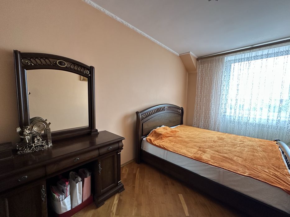 Продаж 4-х кімнатної квартири Дружба