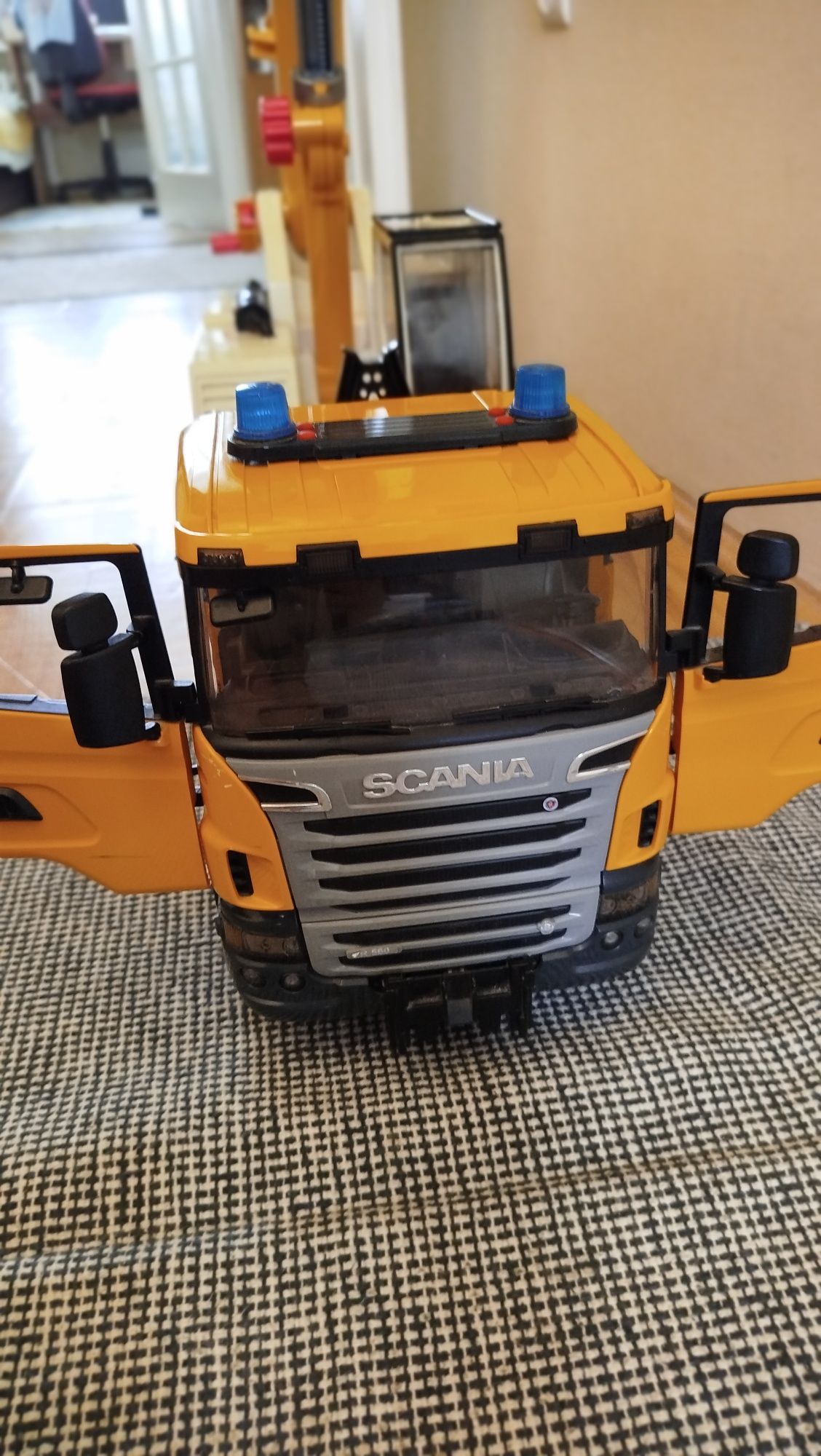 Dźwig Bruder Scania liebherr