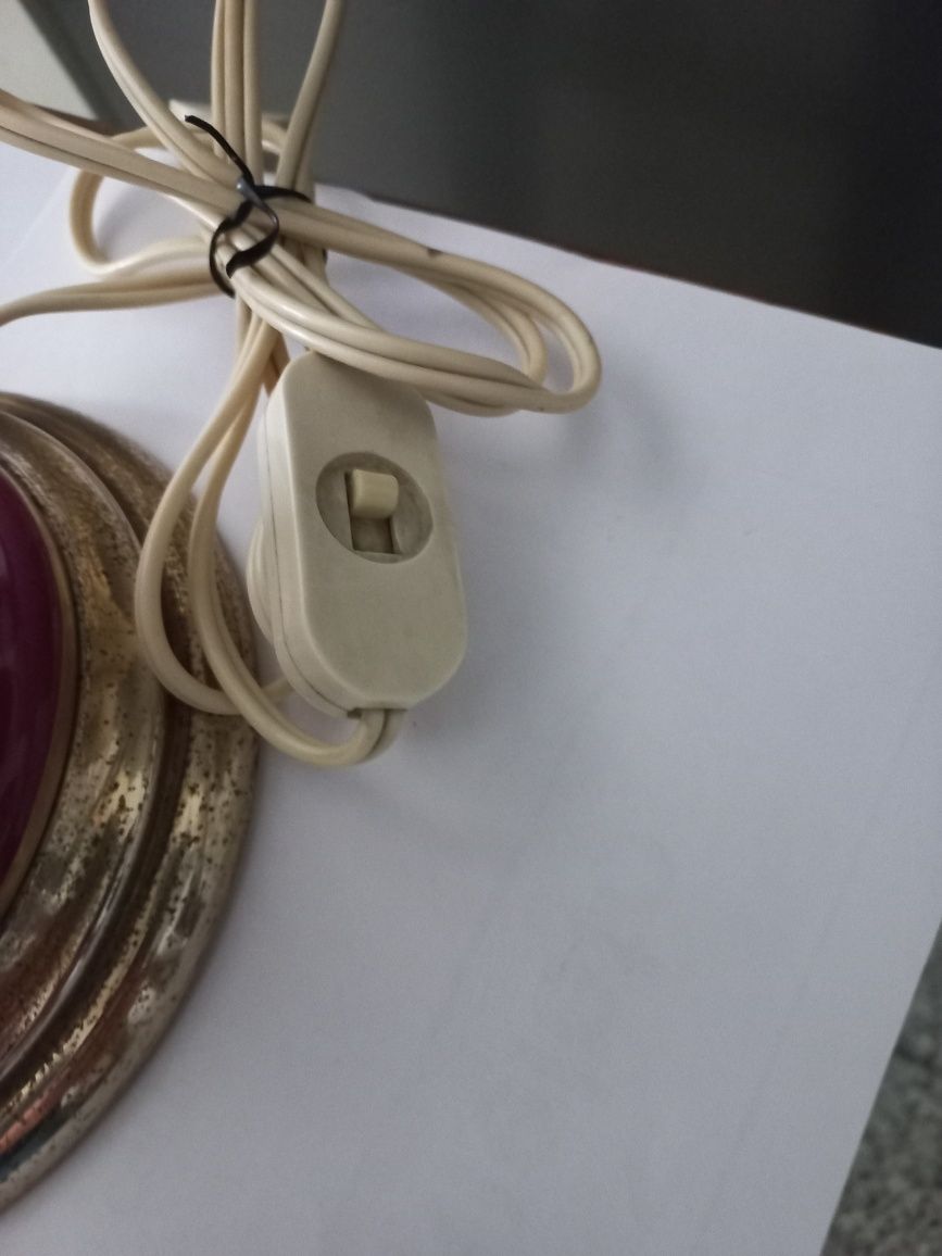 Candeeiro de mesa com globo e chaminé em vidro