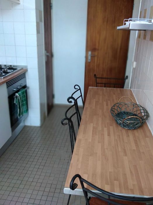 Arrenda-se T2 mobilado sem fiador