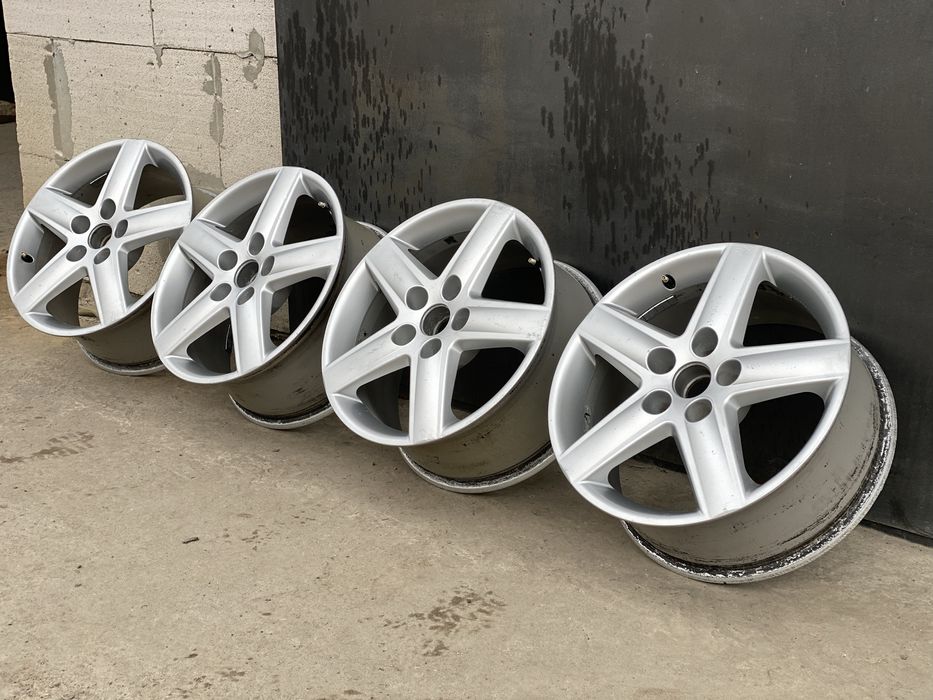 Продам комплект оригінальних дисків 5 112 17 R17