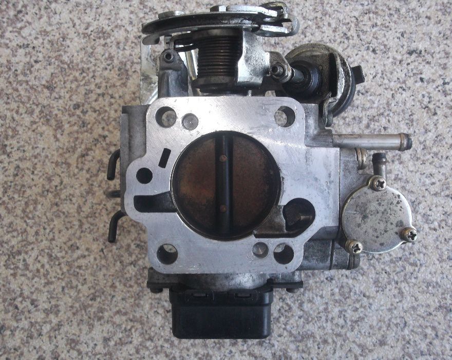 Corpo da borboleta Toyota Carina II