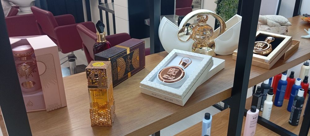 Vendo os melhores perfumes da Arábia.