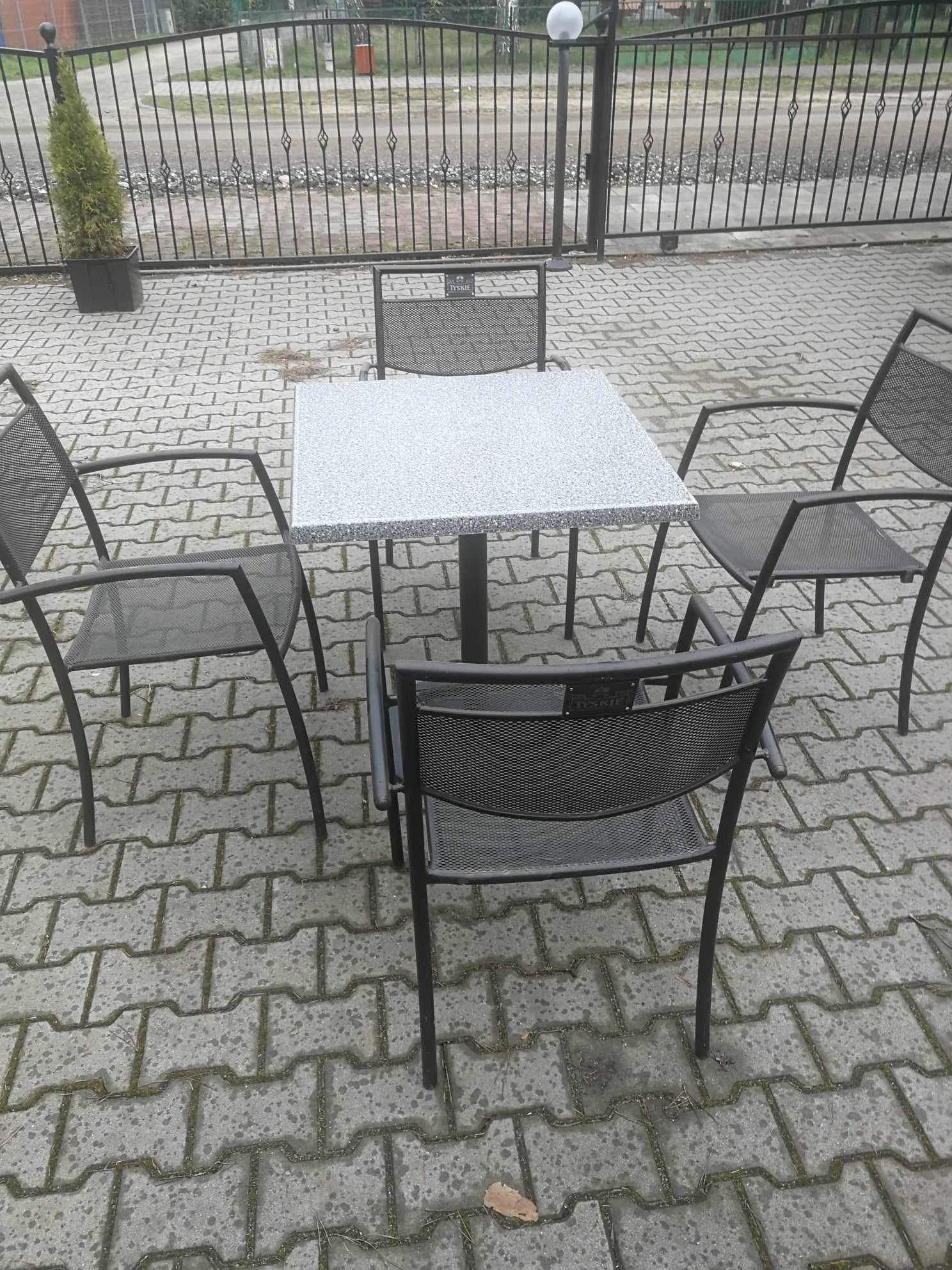 Stół plus 4 metalowe krzesła