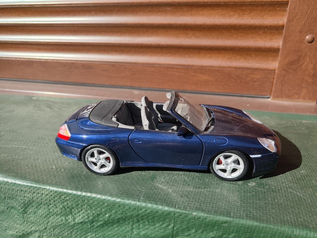 Porsche Carrera 911 4S cabrio 1 18