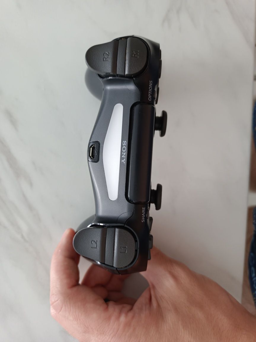 Dualshock 4 original, оригінал не заряжається