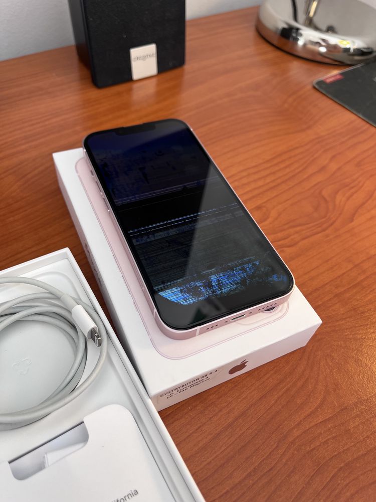 Apple Iphone 13 Pink 128 GB uszkodzony ekran