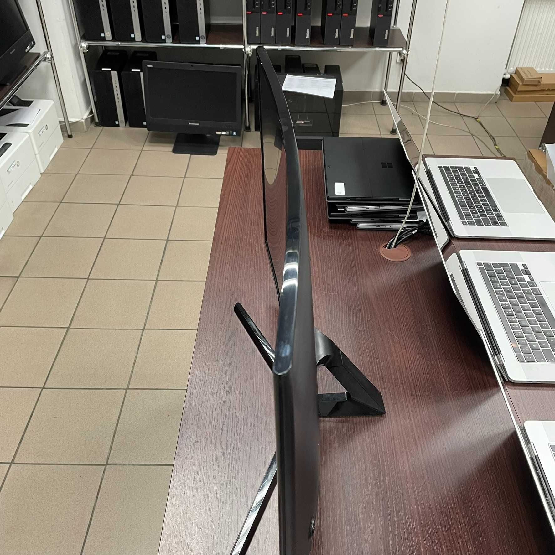 Komputer Gamingowy ZalmanP30 + Zakrzywiony monitor Samsung + Peryferia