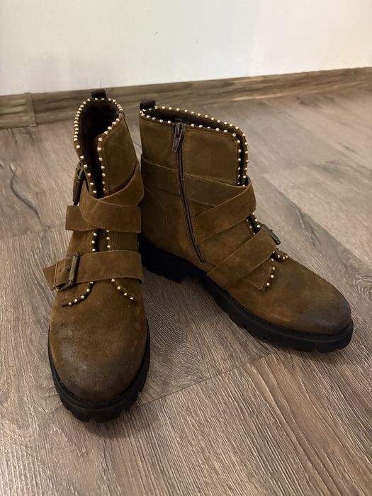 Стильные женские ботинки