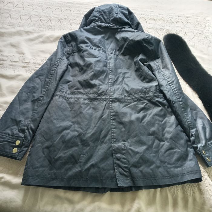 Куртка новая  с капюшоном