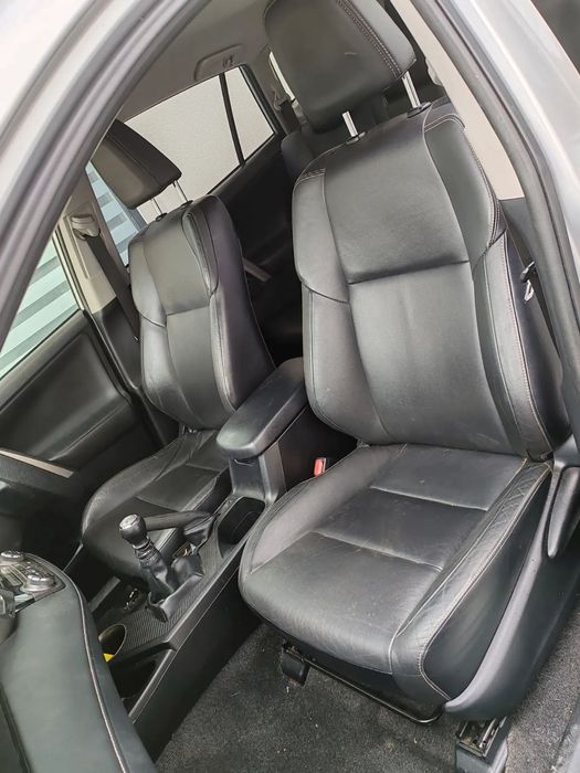 Fotele wnętrze pasy kanapa tył skóry wnętrze Toyota RAV-4 IV 12-18