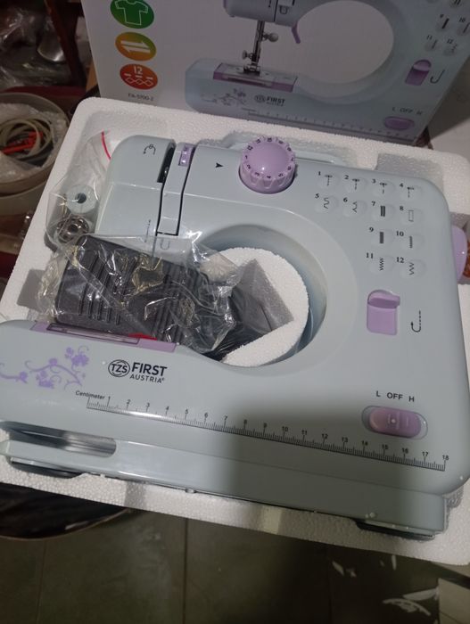 Мини швейная машина FIRST