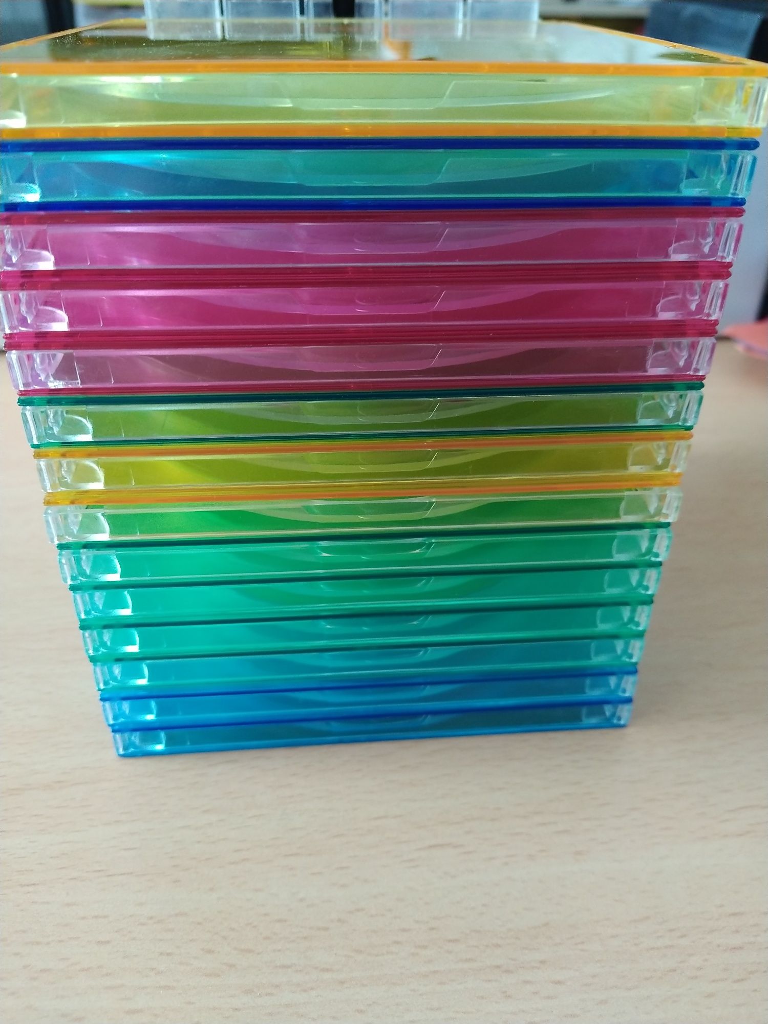Caixas para CDs multicoloridas