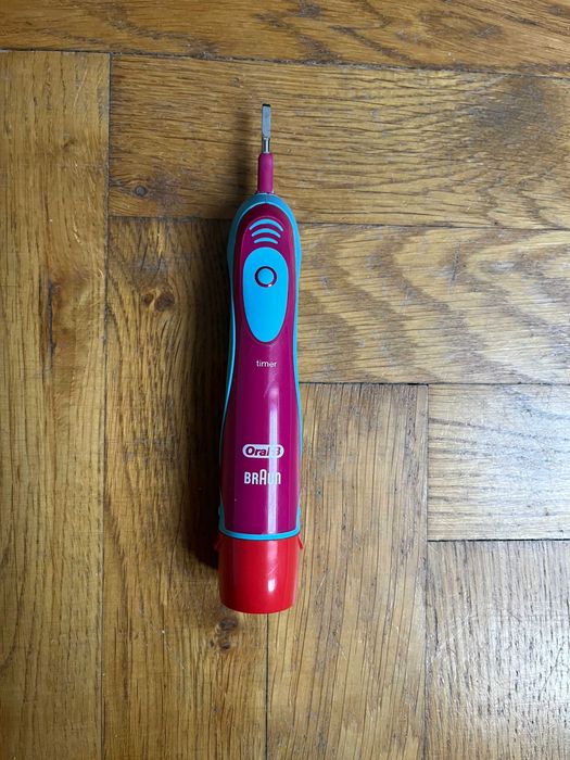 Dziecięca szczoteczka na baterie Oral-B