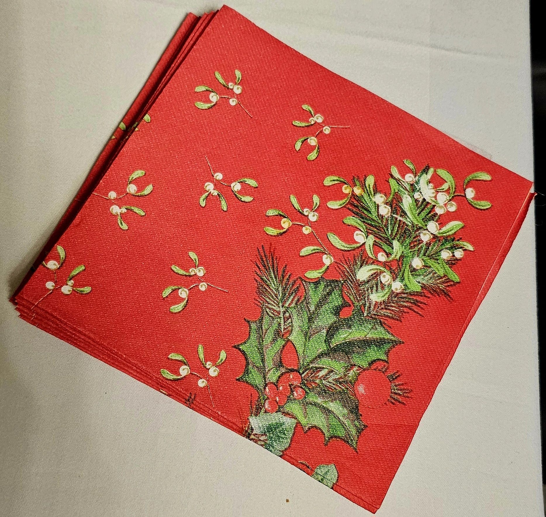 Nowe czerwone świateczne serwetki flizelinowe 40X40, 16 sztuk