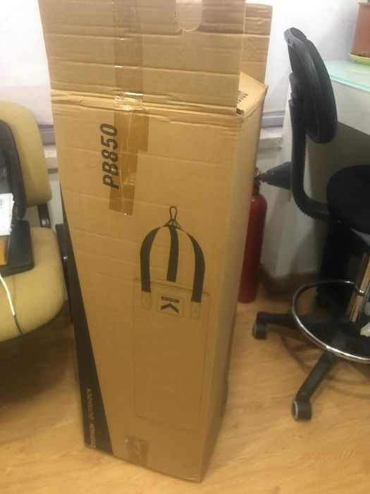 Boxe OUTSHOCK – Saco + Luvas + Suporte de parede (TUDO NOVO)